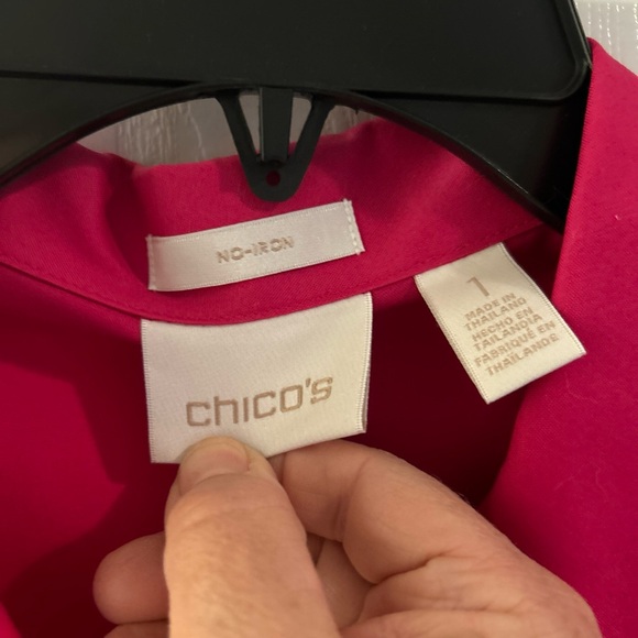 Chico’s No Iron Bright Pink SZ 1/M Button Front Top - Picture 2 of 6